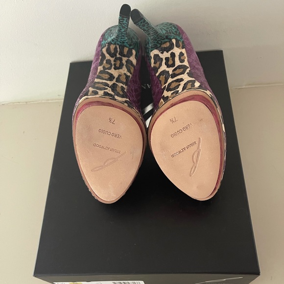 NIB Bryan Atwood Heels - Picture 3 of 6